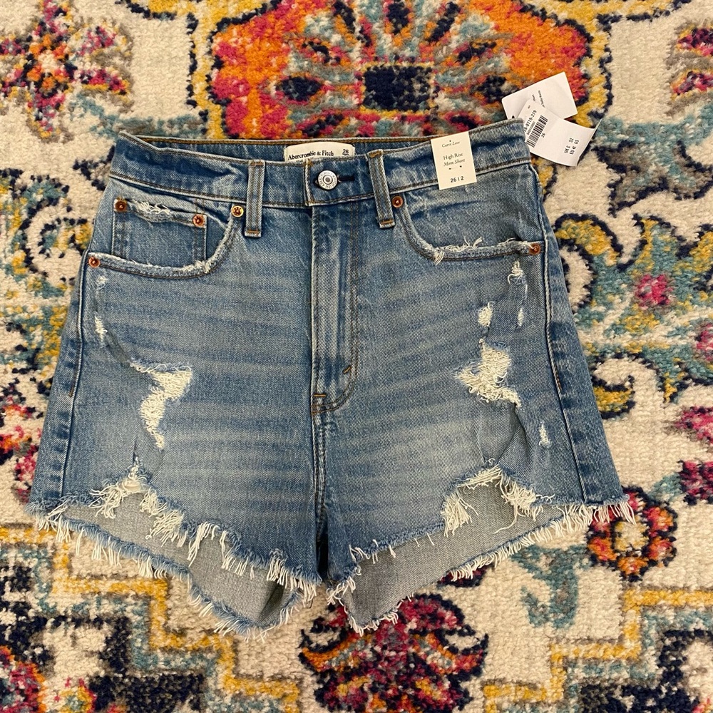 A&F curve love high rise mom shorts